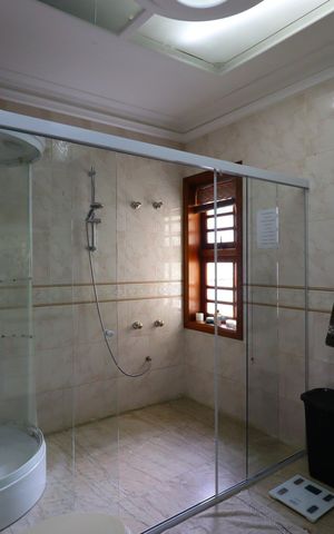 Casa à venda com 420m², 3 quartos e 8 vagasBanheiro da Suíte 3