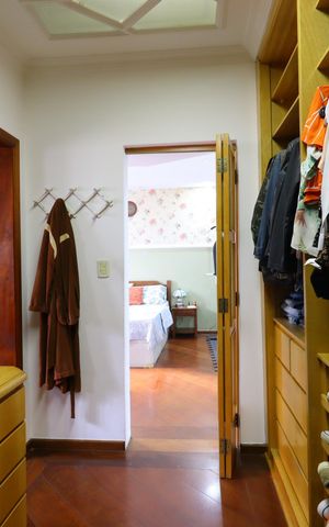 Casa à venda com 420m², 3 quartos e 8 vagasCloset da Suíte 1
