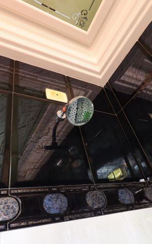 Casa à venda com 420m², 3 quartos e 8 vagasBanheiro da Suíte 2