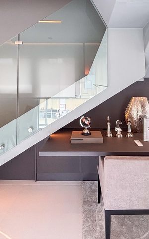Apartamento à venda com 94m², 1 quarto e 1 vaga Apartamento à venda com 94m², 1 quarto e 1 vagaEscada