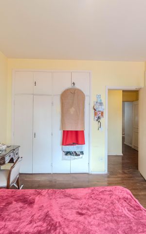 Apartamento à venda com 232m², 3 quartos e 2 vagas Apartamento à venda com 232m², 3 quartos e 2 vagasQuarto 2