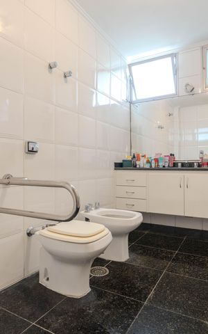 Apartamento à venda com 232m², 3 quartos e 2 vagas Apartamento à venda com 232m², 3 quartos e 2 vagasBanheiro