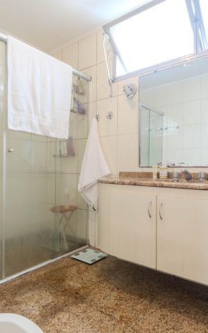 Apartamento à venda com 232m², 3 quartos e 2 vagas Apartamento à venda com 232m², 3 quartos e 2 vagasBanheiro da Suíte 1