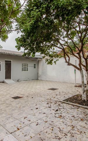 Casa à venda com 330m², 2 quartos e 2 vagasPátio