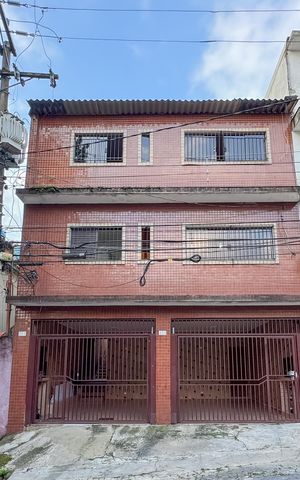 Casa à venda com 300m², 2 quartos e 2 vagasFachada