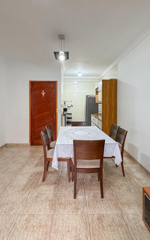 Casa à venda com 300m², 2 quartos e 2 vagasSala