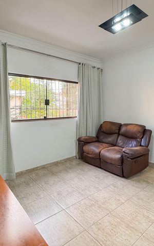 Casa à venda com 300m², 2 quartos e 2 vagasSala