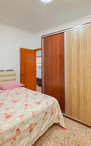 Casa à venda com 300m², 2 quartos e 2 vagasSuíte
