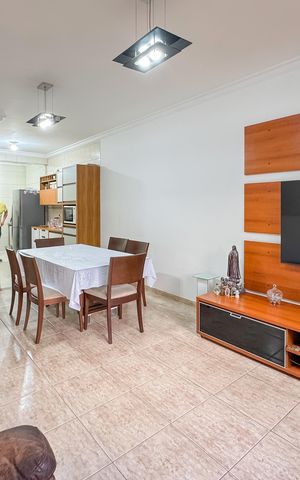 Casa à venda com 300m², 2 quartos e 2 vagasSala