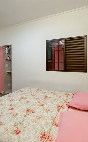 Casa à venda com 300m², 2 quartos e 2 vagasSuíte