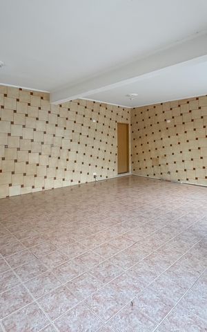 Casa à venda com 300m², 2 quartos e 2 vagasGaragem
