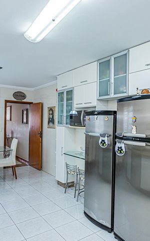 Casa à venda com 150m², 3 quartos e 4 vagas Casa à venda com 150m², 3 quartos e 4 vagasCozinha