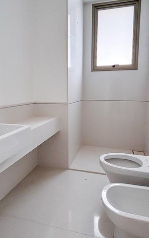 Apartamento à venda com 632m², 4 quartos e 7 vagasBanheiro da Suíte 1