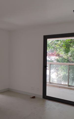 Apartamento à venda com 229m², 4 quartos e 2 vagas Apartamento à venda com 229m², 4 quartos e 2 vagasSuíte 2