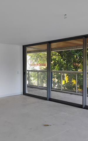 Apartamento à venda com 229m², 4 quartos e 2 vagas Apartamento à venda com 229m², 4 quartos e 2 vagasSala