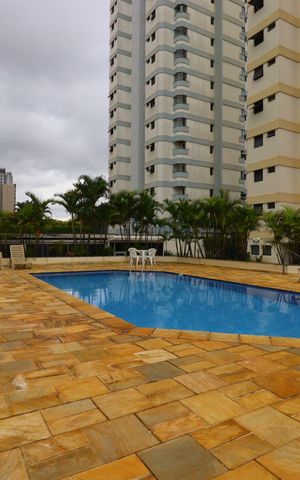 Apartamento à venda com 150m², 3 quartos e 3 vagasÁrea Comum - Piscina