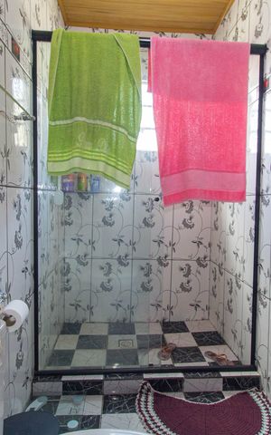 Casa à venda com 200m², 2 quartos e 2 vagas Casa à venda com 200m², 2 quartos e 2 vagasCasa 1 - Banheiro da Suíte