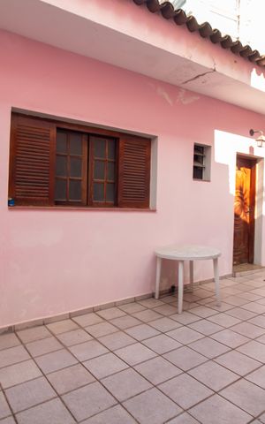 Casa à venda com 205m², 5 quartos e 4 vagas Casa à venda com 205m², 5 quartos e 4 vagasQuintal / Área de Serviço