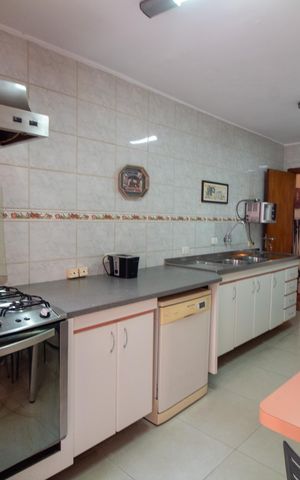 Casa à venda com 205m², 5 quartos e 4 vagas Casa à venda com 205m², 5 quartos e 4 vagasCozinha