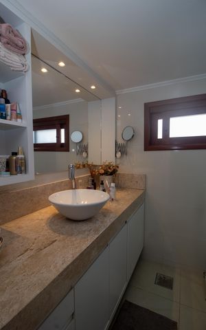 Casa à venda com 216m², 4 quartos e 4 vagasBanheiro da Suíte