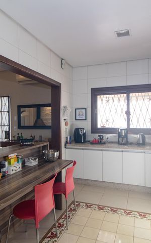 Casa à venda com 216m², 4 quartos e 4 vagasCozinha