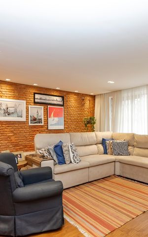 Casa à venda com 220m², 3 quartos e 2 vagas Casa à venda com 220m², 3 quartos e 2 vagasSala