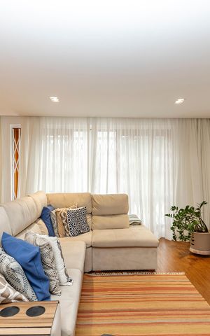 Casa à venda com 220m², 3 quartos e 2 vagas Casa à venda com 220m², 3 quartos e 2 vagasSala