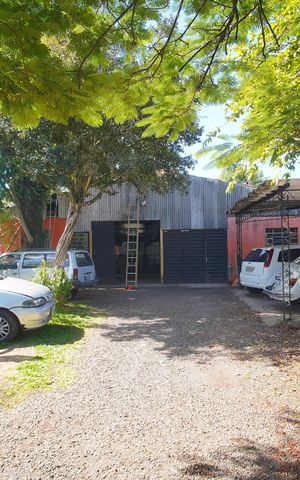 Casa à venda com 65m², 2 quartos e 2 vagasQuintal