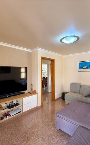 Casa à venda com 329m², 4 quartos e 3 vagas Casa à venda com 329m², 4 quartos e 3 vagasSala