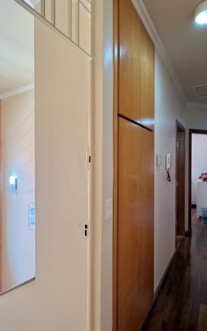 Casa à venda com 329m², 4 quartos e 3 vagas Casa à venda com 329m², 4 quartos e 3 vagasCorredor Quartos