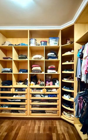 Casa à venda com 329m², 4 quartos e 3 vagas Casa à venda com 329m², 4 quartos e 3 vagasCloset Suíte