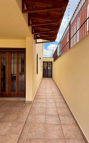 Casa à venda com 329m², 4 quartos e 3 vagas Casa à venda com 329m², 4 quartos e 3 vagasQuintal