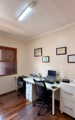 Casa à venda com 329m², 4 quartos e 3 vagas Casa à venda com 329m², 4 quartos e 3 vagasQuarto 3