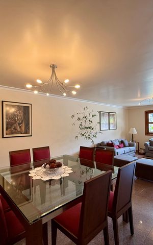 Casa à venda com 329m², 4 quartos e 3 vagas Casa à venda com 329m², 4 quartos e 3 vagasSala