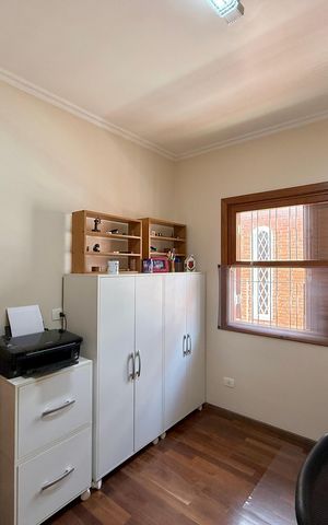 Casa à venda com 329m², 4 quartos e 3 vagas Casa à venda com 329m², 4 quartos e 3 vagasQuarto 3