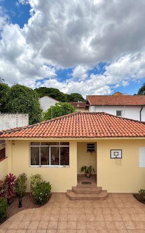 Casa à venda com 329m², 4 quartos e 3 vagas Casa à venda com 329m², 4 quartos e 3 vagasVista Quarto 2