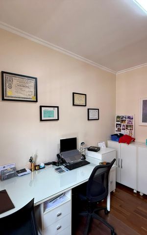 Casa à venda com 329m², 4 quartos e 3 vagas Casa à venda com 329m², 4 quartos e 3 vagasQuarto 3