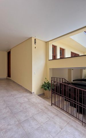 Casa à venda com 329m², 4 quartos e 3 vagas Casa à venda com 329m², 4 quartos e 3 vagasGaragem