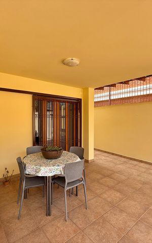 Casa à venda com 329m², 4 quartos e 3 vagas Casa à venda com 329m², 4 quartos e 3 vagasQuintal