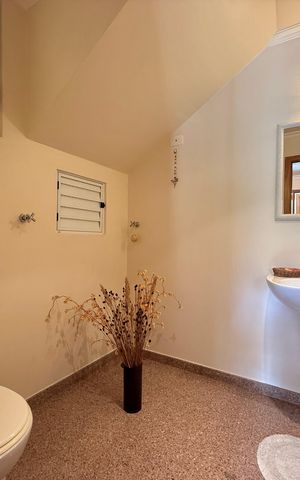 Casa à venda com 329m², 4 quartos e 3 vagas Casa à venda com 329m², 4 quartos e 3 vagasLavabo