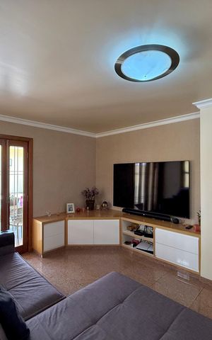 Casa à venda com 329m², 4 quartos e 3 vagas Casa à venda com 329m², 4 quartos e 3 vagasSala