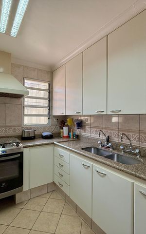 Casa à venda com 329m², 4 quartos e 3 vagas Casa à venda com 329m², 4 quartos e 3 vagasCozinha