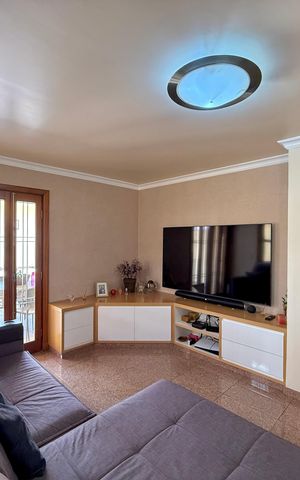 Casa à venda com 329m², 4 quartos e 3 vagas Casa à venda com 329m², 4 quartos e 3 vagasSala
