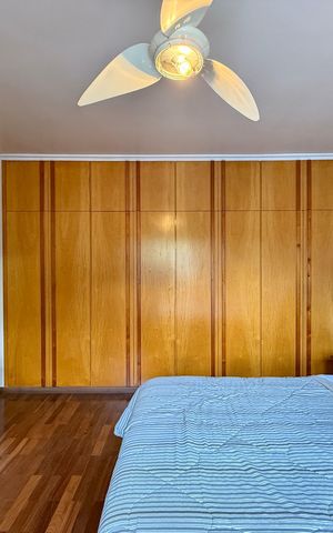 Casa à venda com 329m², 4 quartos e 3 vagas Casa à venda com 329m², 4 quartos e 3 vagasSuíte
