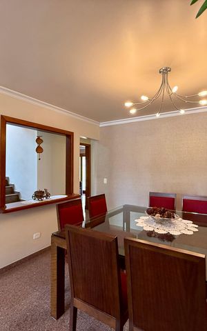 Casa à venda com 329m², 4 quartos e 3 vagas Casa à venda com 329m², 4 quartos e 3 vagasSala
