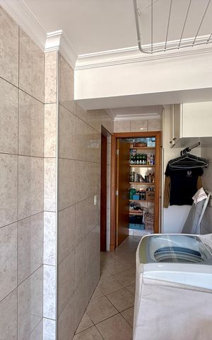 Casa à venda com 329m², 4 quartos e 3 vagas Casa à venda com 329m², 4 quartos e 3 vagasÁrea de Serviço