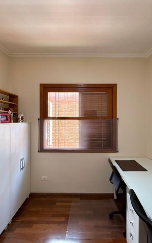 Casa à venda com 329m², 4 quartos e 3 vagas Casa à venda com 329m², 4 quartos e 3 vagasQuarto 3