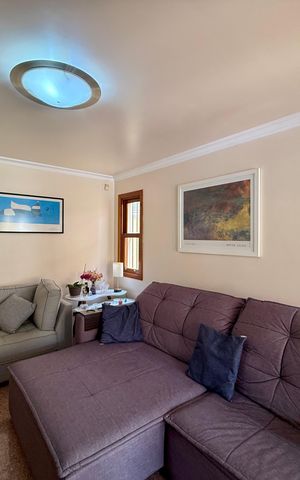 Casa à venda com 329m², 4 quartos e 3 vagas Casa à venda com 329m², 4 quartos e 3 vagasSala