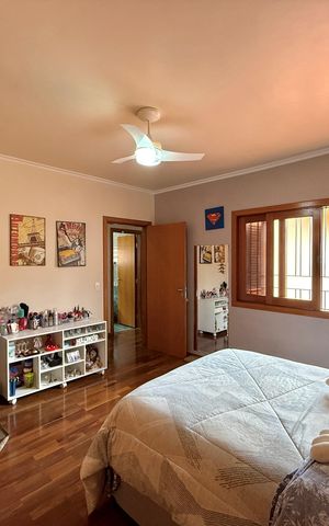 Casa à venda com 329m², 4 quartos e 3 vagas Casa à venda com 329m², 4 quartos e 3 vagasQuarto 1