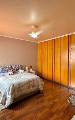 Casa à venda com 329m², 4 quartos e 3 vagas Casa à venda com 329m², 4 quartos e 3 vagasQuarto 1